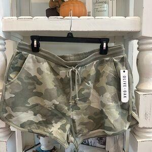 Olive & Oak Women's Green Camo Athletic Shorts